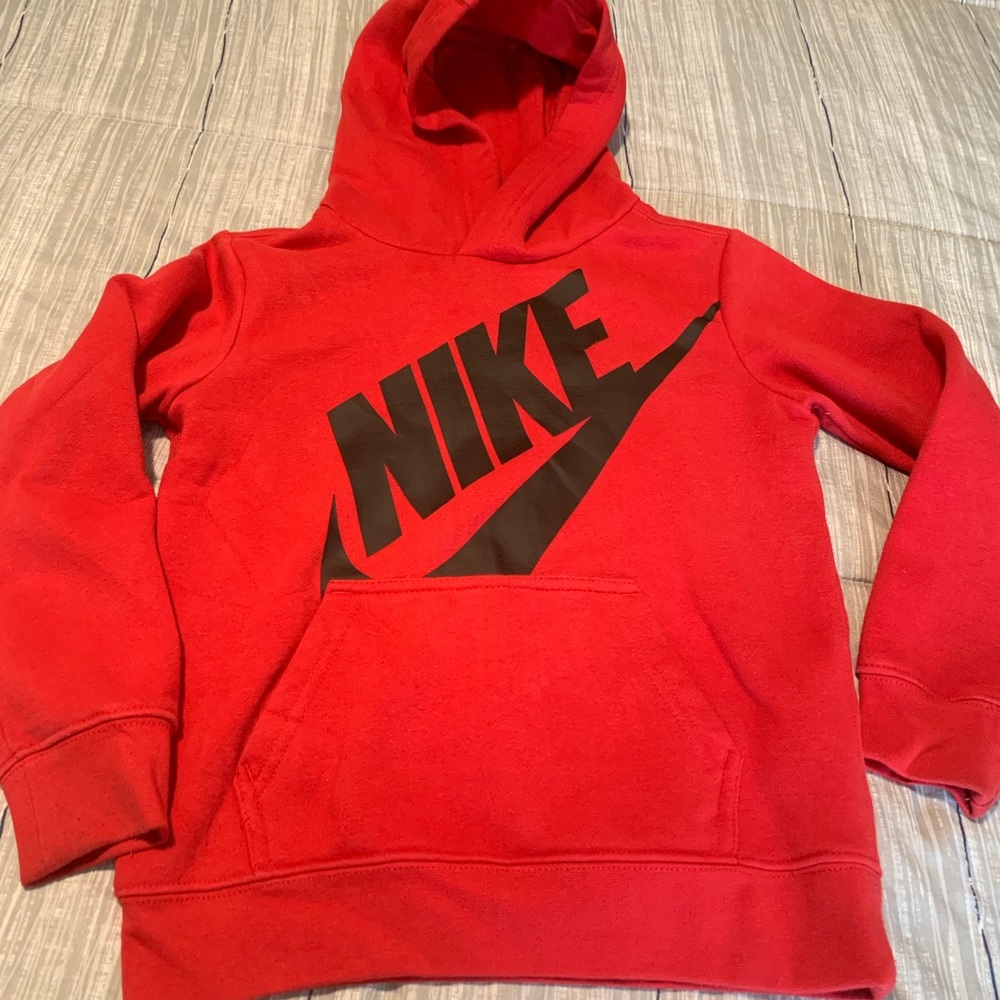 Red Nike hoodie size 7 in boys